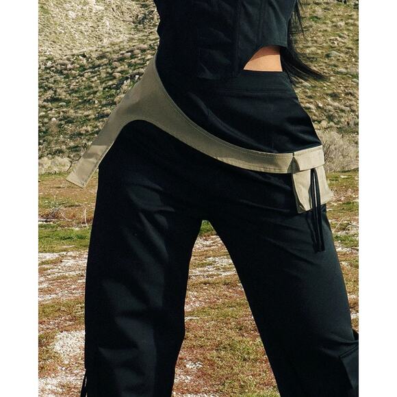 Pretty Little Thing Black Panel Detail Cargo 10 - Picture 3 of 7